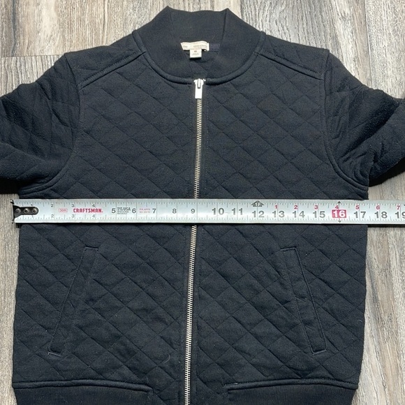 GAP Women’s Black Quilted Zip Up Sweatshirt, size Xsmall - Picture 5 of 8